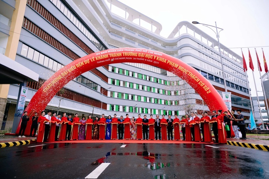 Trường đại học y dược đầu tiên trong khu 